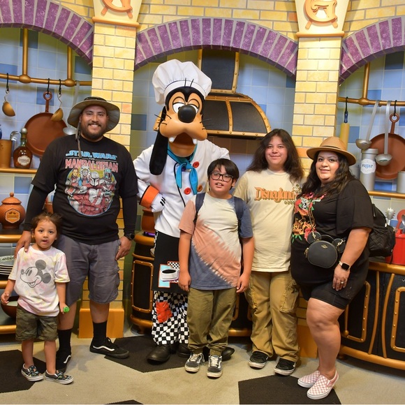 Meet your Posher, Rebeca - Picture 2 of 2